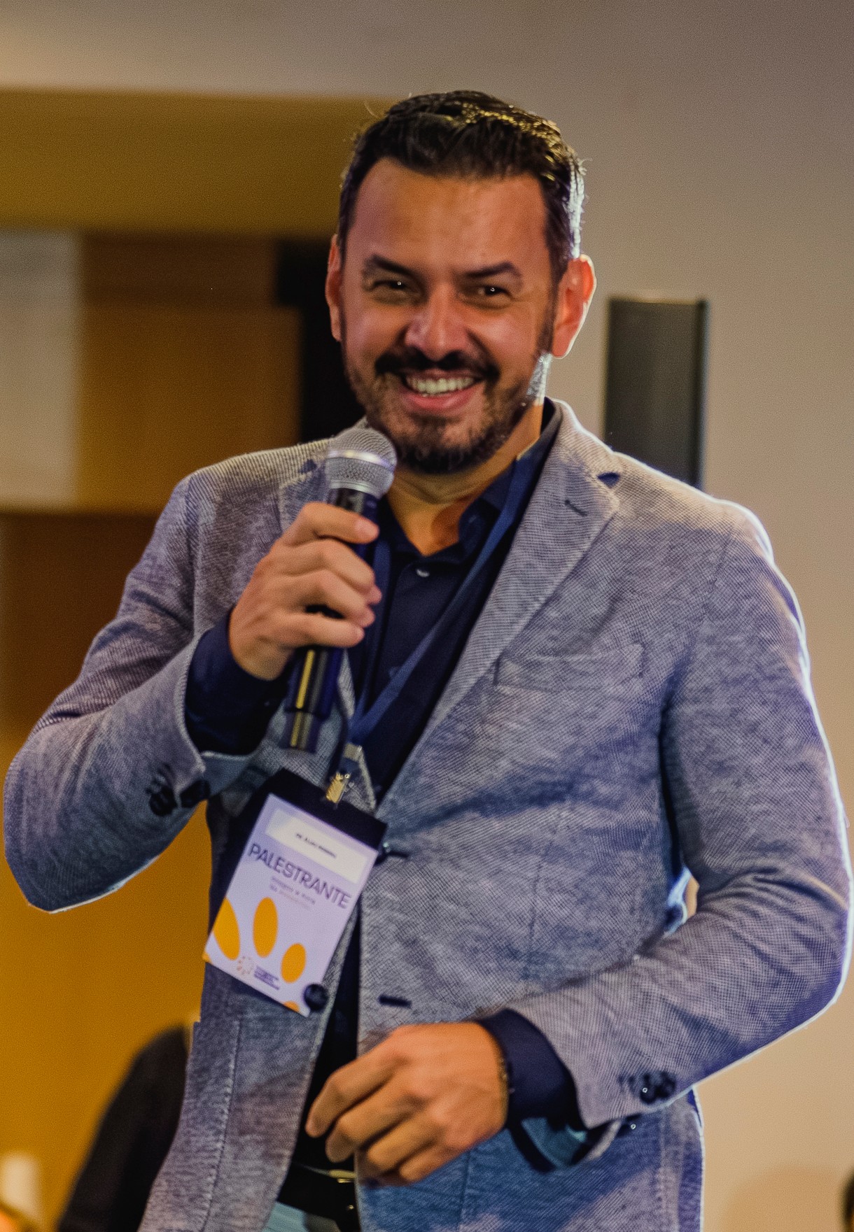 Dr. Elias Pereira